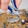 Knipex precíziós elektronikai oldalcsípő fogó többkomponensű nyél barnított 125 mm