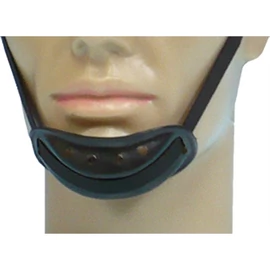 GP sisakszíj állvédővel