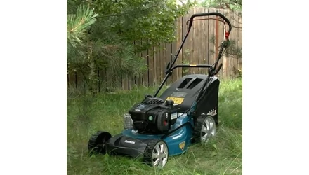 Hogyan kell beüzemelni a benzinmotoros fűnyírót?