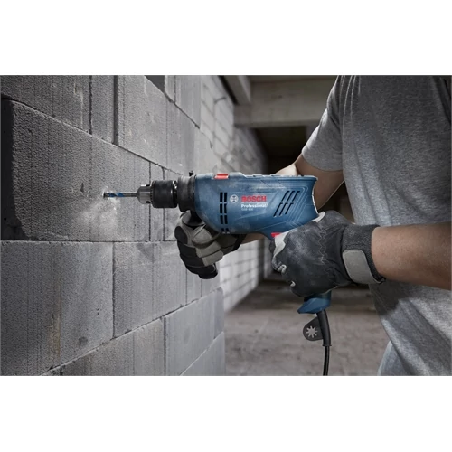 Bosch GSB 600 ütvefúrógép 600W +100 részes tartozék készlet