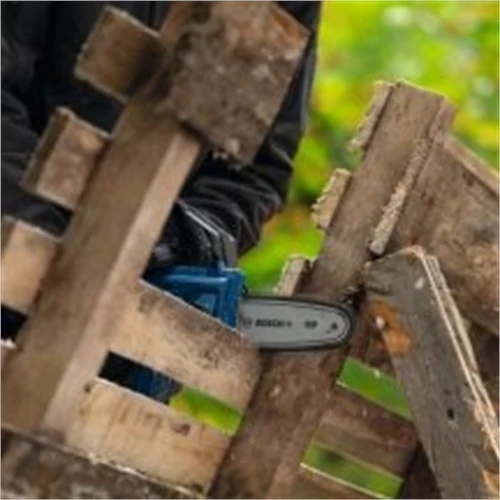 Bosch GKE 18V-20 Ágvágó fűrész (akku és töltő nélkül) kartondobozban