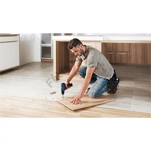 Bosch GSR 120-LI akkus fúró-csavarbehajtó 2x2.0Ah koffer + GLI 12V-300 akkus lámpa