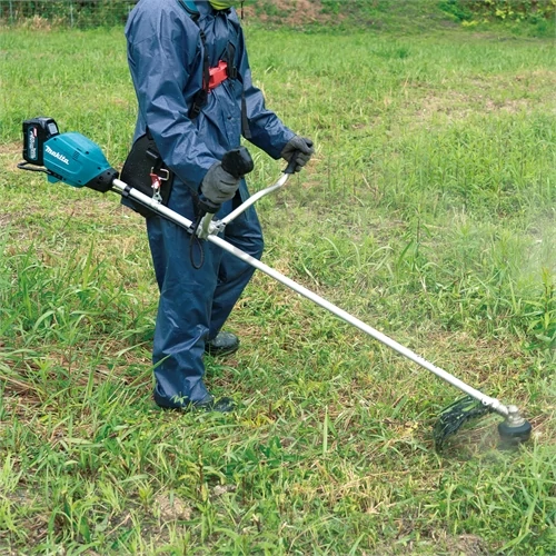 Makita UR006GZ02 40Vmax XGT Li-ion BL 1000W fűkasza alapgép (akku és töltő nélkül)