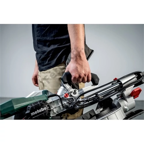 Metabo KGS 305 M fejező és gérvágó fűrész húzófunkcióval, karton 2000W +KSU401