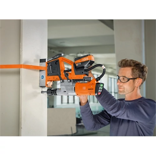 Fein AKBU 35 PMQW 18 V AS Akkumulátoros univerzális mágnesállványos magfúrógép 35 mm-ig, tartozékkészlettel