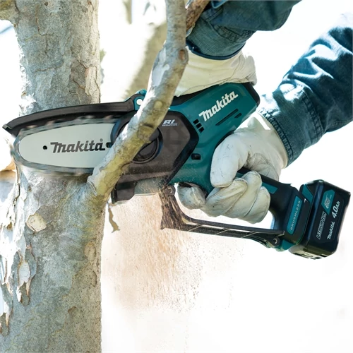 Makita UC100DZ 12Vmax CXT Li-Ion BL 210 W láncfűrész 10 cm, 0.325
