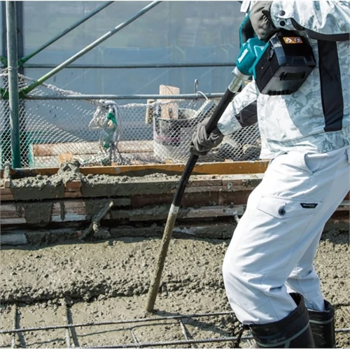 Makita VR003GZ 40Vmax XGT Li-ion BL 32x1.2m betonvibrátor (akku és töltő nélkül)