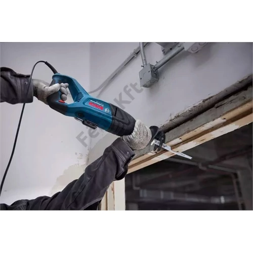 Bosch GSA 12-30 Szablyafűrész szerszámkofferben 1250W