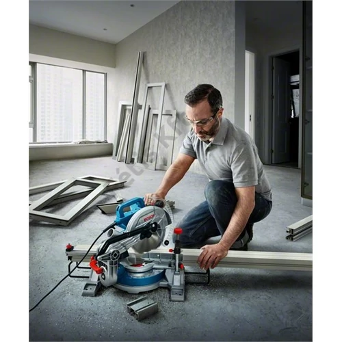 Bosch GCM 216 leszabó- és gérvágó fűrész 1300W