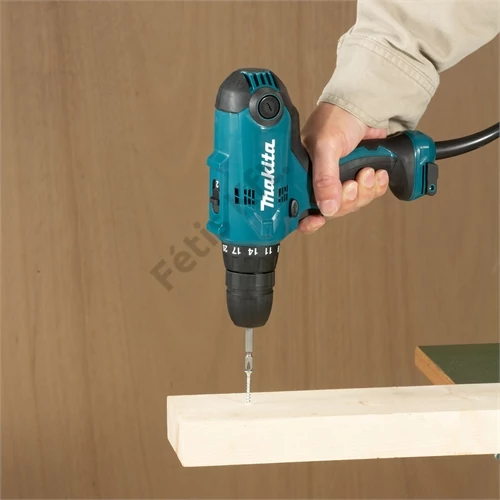 Makita DF0300 320W 1.0-10mm fúrógép 42Nm