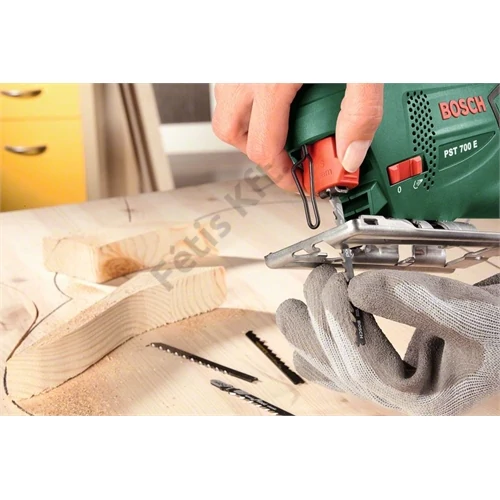 Bosch PST 700 E Easy szúrófűrész kofferban 500W T