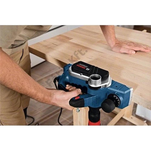 Bosch GHO 26-82 gyalu 710W