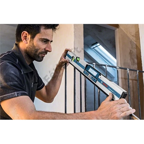 Bosch GIM 60  digitális vízmérték lejtésmérővel