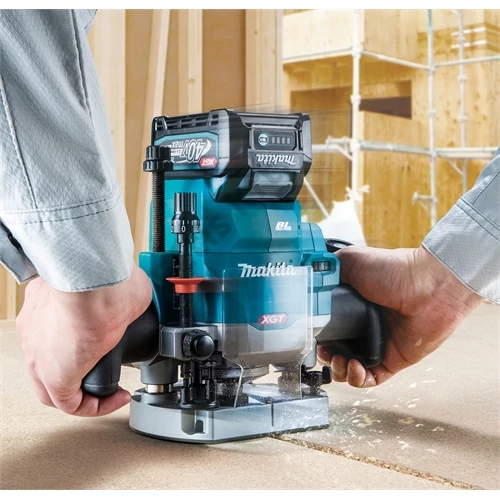 Makita RP001GM201 40Vmax XGT Li-Ion BL AWS felsőmaró, lágyindítás 2x4.0 Ah