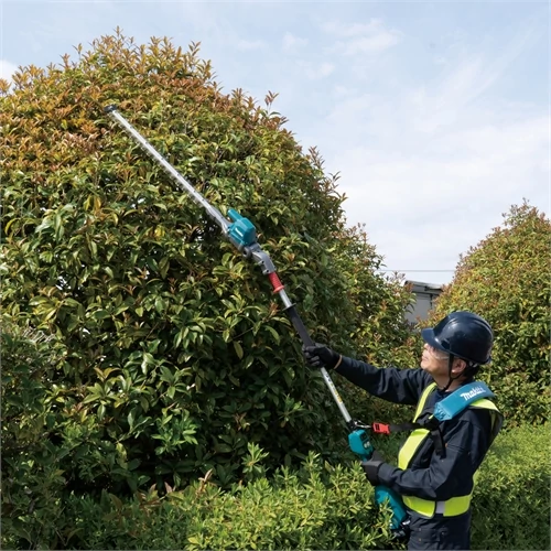 Makita UN001GZ 40Vmax XGT Li-Ion BL 60 cm magassági sövényvágó  (akku és töltő nélkül)