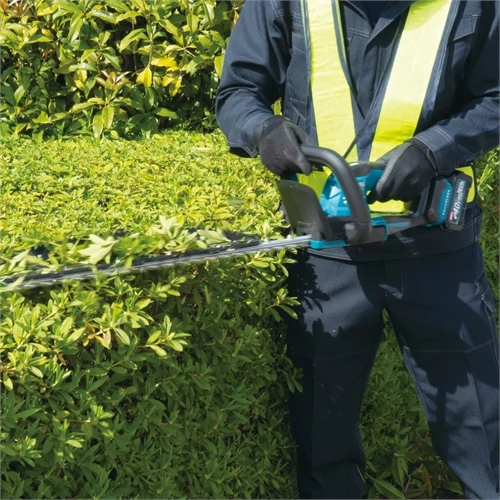 Makita UH021GD101 40Vmax XGT Li-Ion BL  60 cm 460 W sövényvágó 1x2,5 Ah + RC