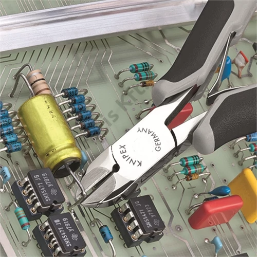 Knipex elektronikai oldalcsípő fogó keményfém vágóéllel ESD többkomponensű nyél 120 mm