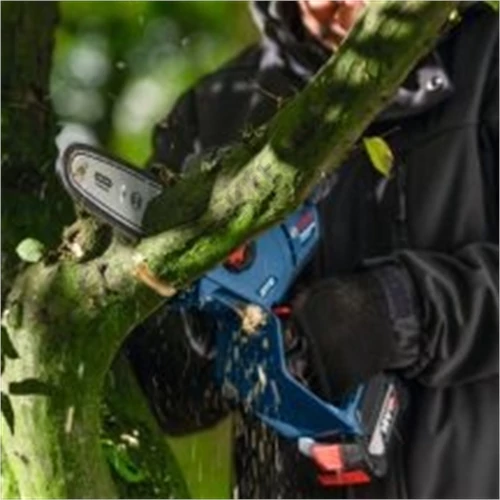 Bosch GKE 18V-20 Ágvágó fűrész (akku és töltő nélkül) kartondobozban