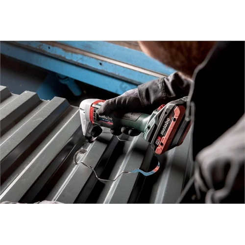 Metabo NIV 18 LTX BL 1.6 akkus folyamatos lyukasztó alapgép (akku és töltő nélkül)