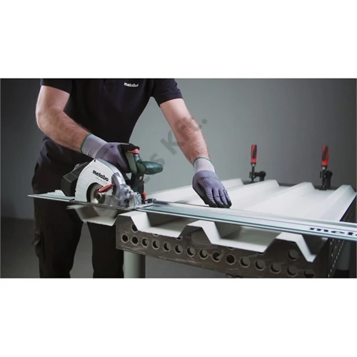Metabo Set MKS 18 LTX 58 akkus fém kézi körfűrész alapgép (akku és töltő nélkül) metaBOX + FS 160 vezetősín