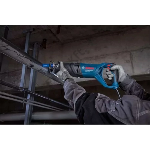 Bosch GSA 12-30 Szablyafűrész szerszámkofferben 1250W