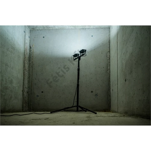Brennenstuhl 6060 T LED-sugárzó állvánnyal 4800lm 2x20W IP65 3m