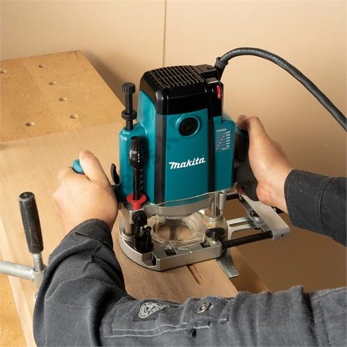 Makita RP2303FC07  2100W felsőmaró fék + lágyindítás